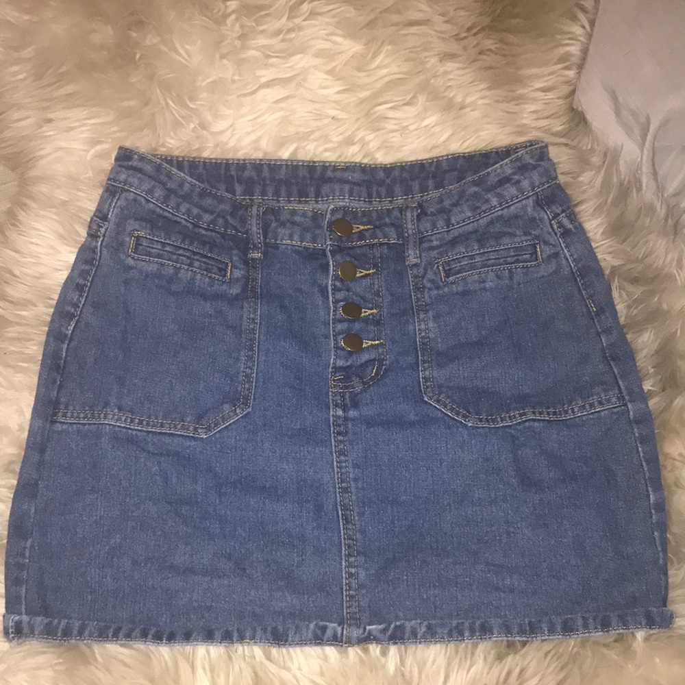 Woman’s Size small SHEIN Jean skirt but fits like a medium